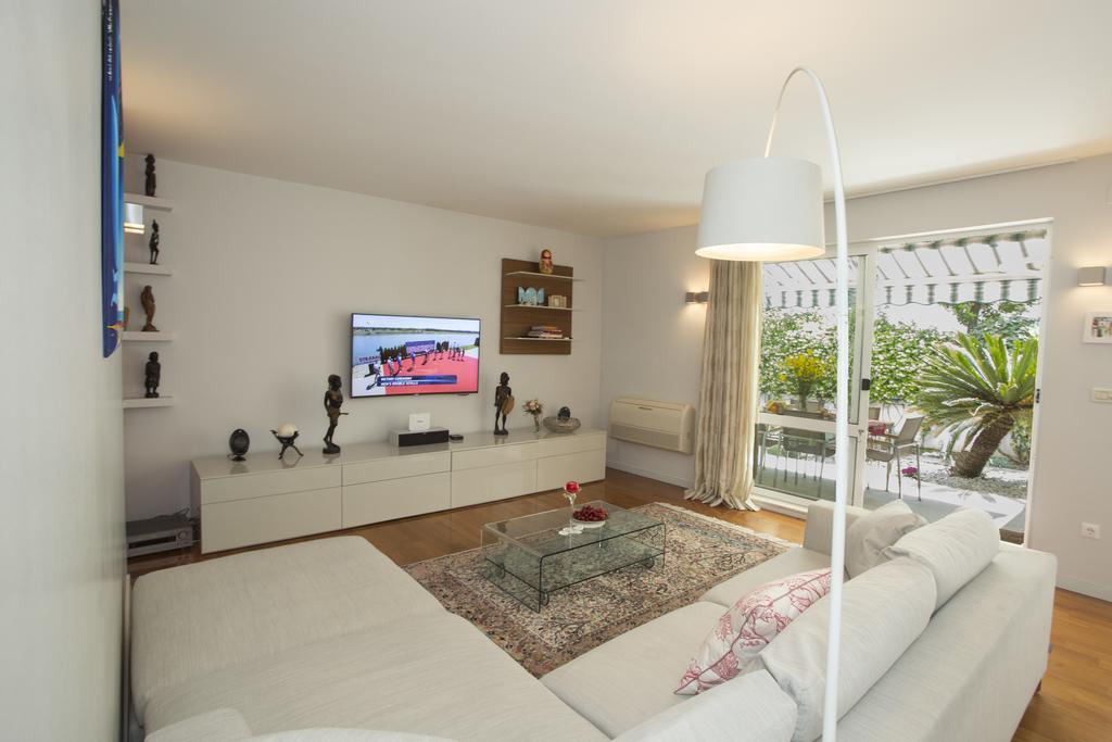 Deluxe Apartment Lea With Large Garden Split Exterior foto