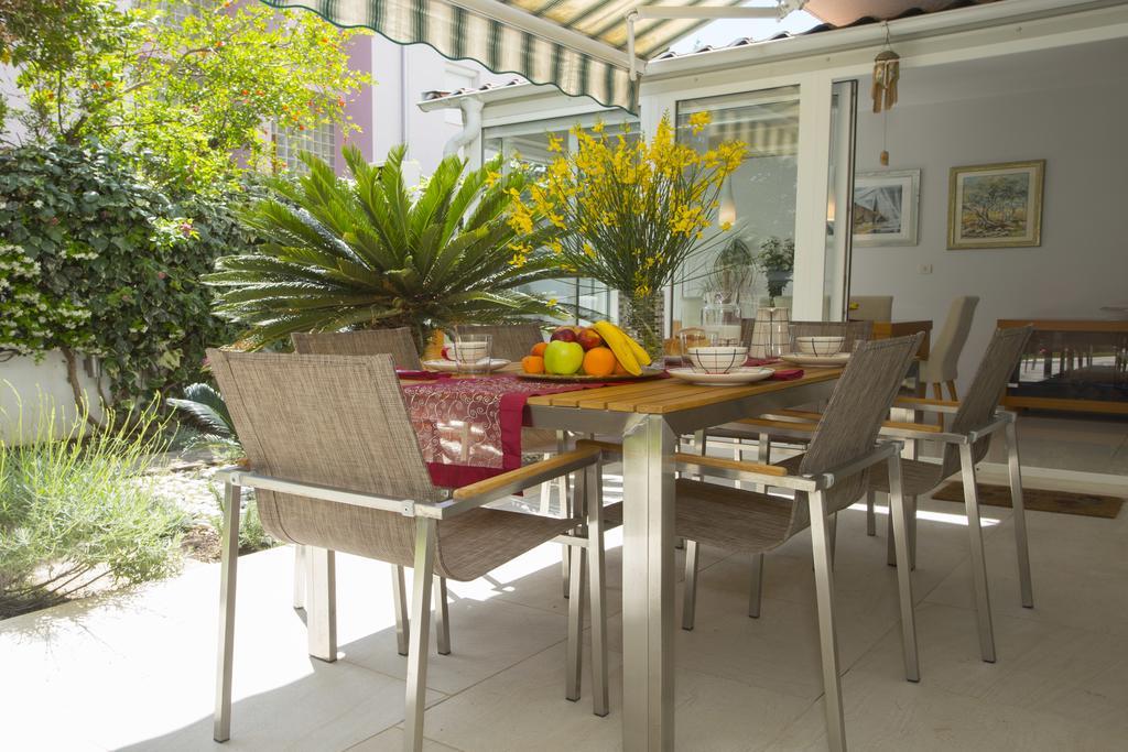 Deluxe Apartment Lea With Large Garden Split Exterior foto