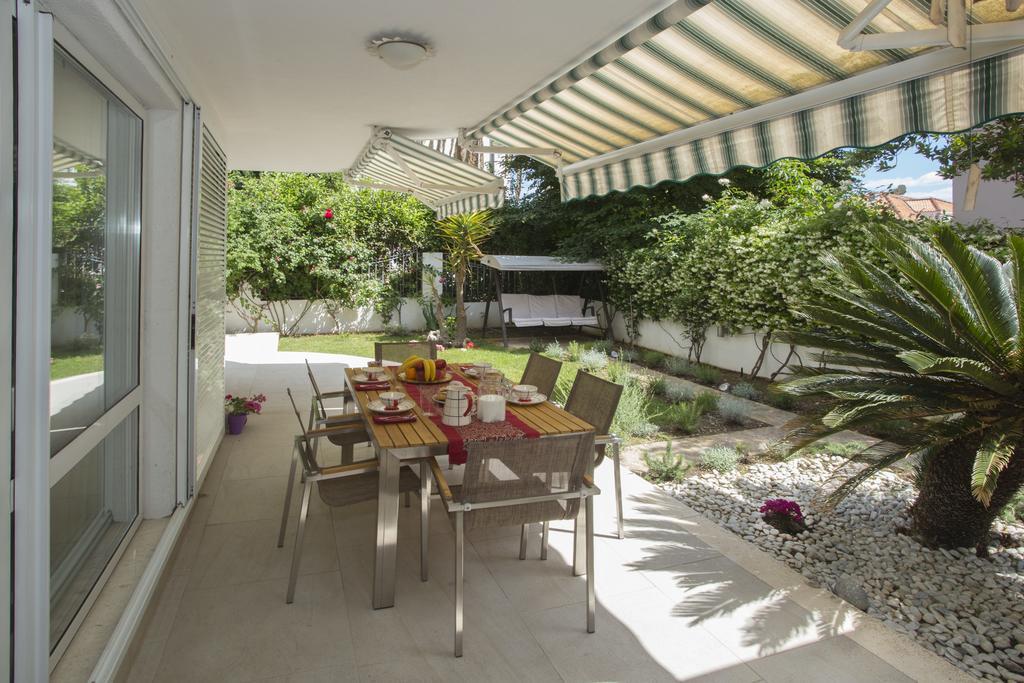 Deluxe Apartment Lea With Large Garden Split Exterior foto